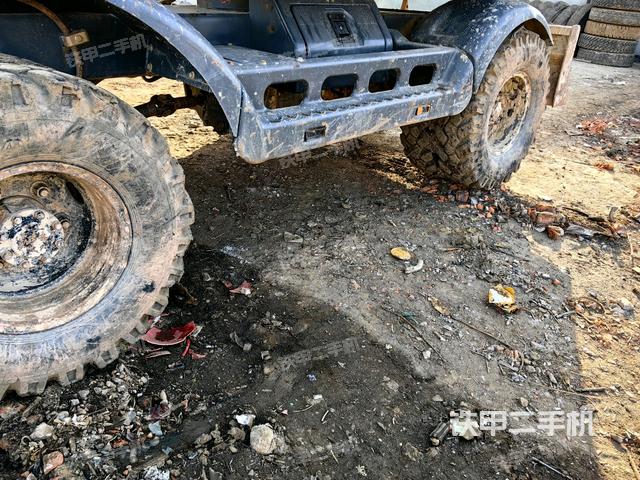 左側(cè)履帶整體?(行走機(jī)構(gòu)) 左側(cè)履帶整體?(行走機(jī)構(gòu))