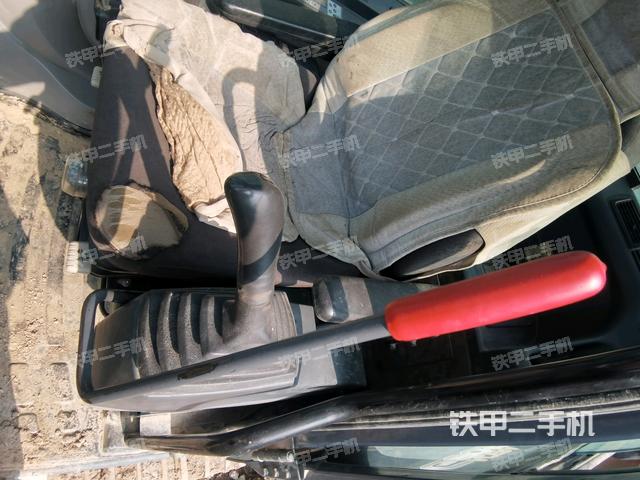 座椅左側(cè)控制臺(tái)/音響/含左手柄(駕駛室部分) 座椅左側(cè)控制臺(tái)/音響/含左手柄(駕駛室部分)