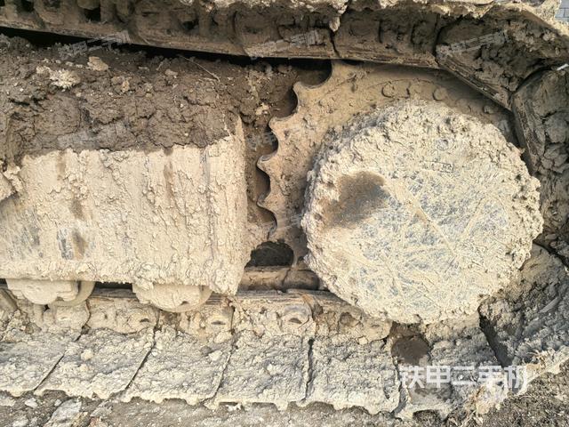 右驅(qū)動輪（行走機構(gòu)）