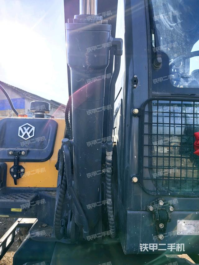 大臂根部?斜（工作和回轉(zhuǎn)裝置）