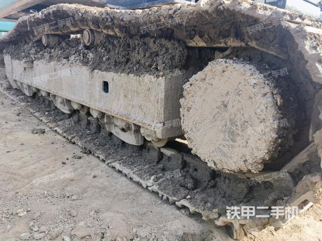 右側(cè)履帶整體(行走機(jī)構(gòu)) 右側(cè)履帶整體(行走機(jī)構(gòu))