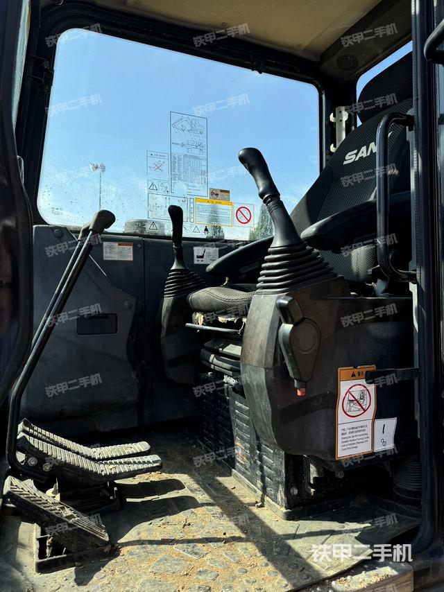 駕駛室整體（整機外觀）