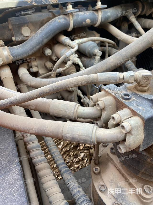 回轉(zhuǎn)馬達(dá)和主控閥(整機(jī)外觀) 回轉(zhuǎn)馬達(dá)和主控閥(整機(jī)外觀)