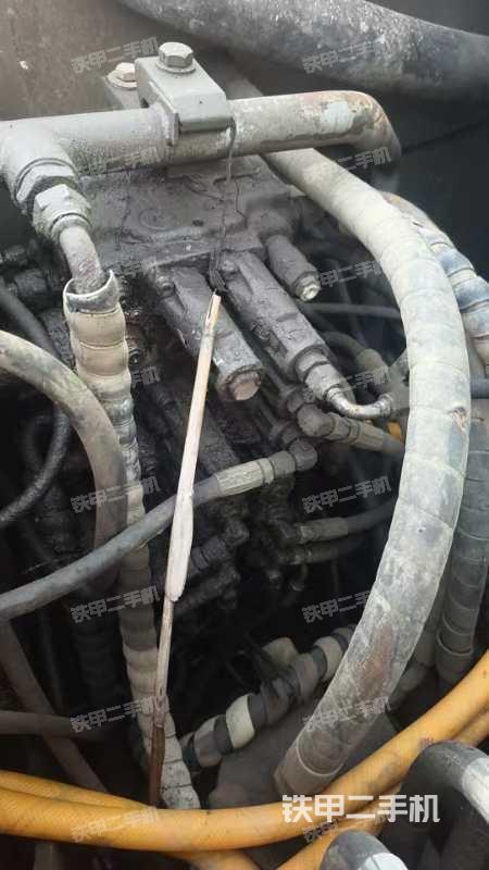 回轉(zhuǎn)馬達(dá)和主控閥（整機(jī)外觀）