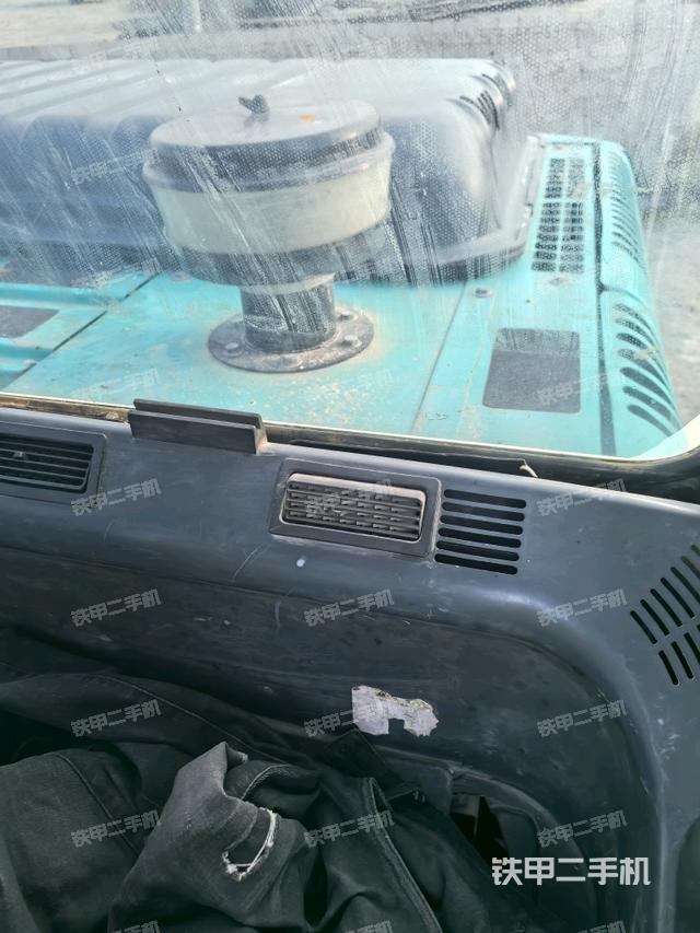 后窗玻璃角標（駕駛室部分）