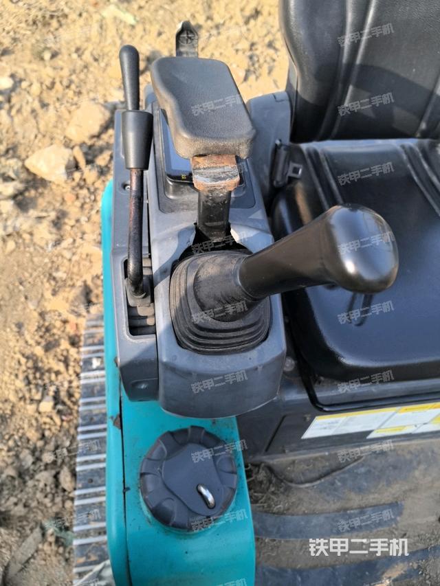 座椅右側(cè)控制臺/鑰匙門/油門/含右手柄（駕駛室部分）