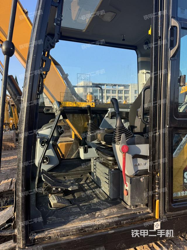 駕駛室整體（整機(jī)外觀）