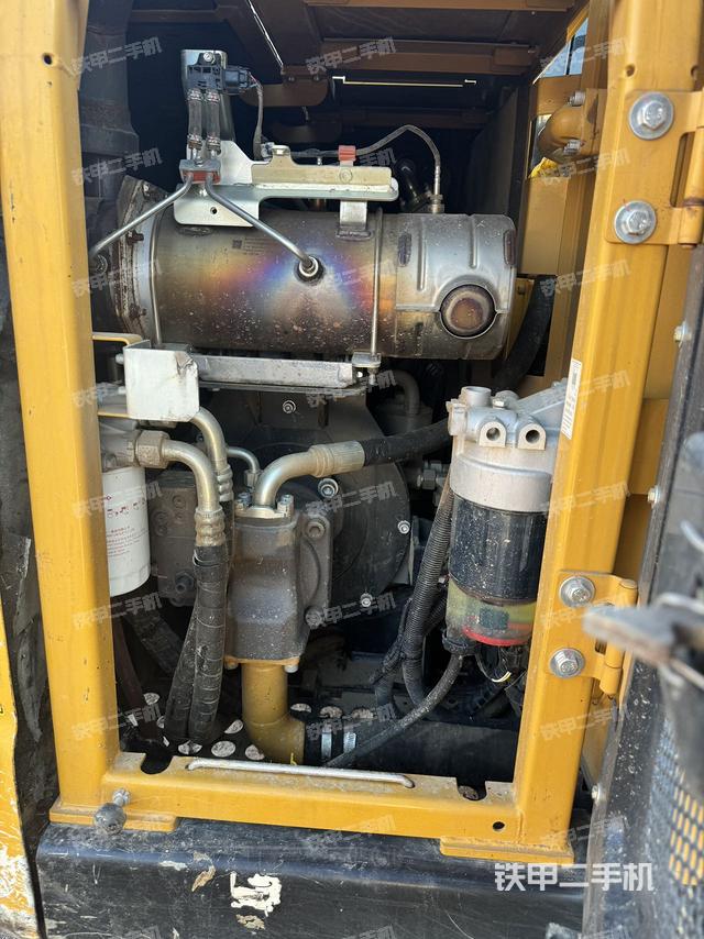 液壓泵艙室正面整體（整機(jī)外觀）