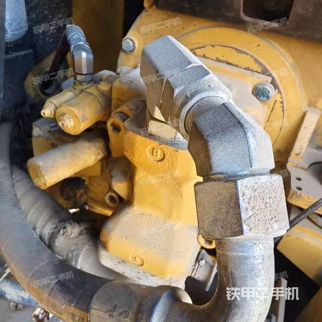 液壓泵艙室正面整體(整機(jī)外觀) 液壓泵艙室正面整體(整機(jī)外觀)