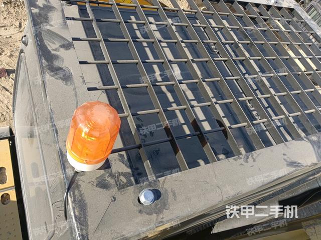 駕駛室頂部(整機外觀) 駕駛室頂部(整機外觀)