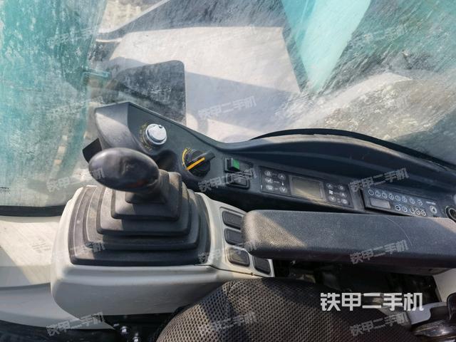 座椅右側(cè)控制臺(tái)/鑰匙門/油門/含右手柄(駕駛室部分) 座椅右側(cè)控制臺(tái)/鑰匙門/油門/含右手柄(駕駛室部分)