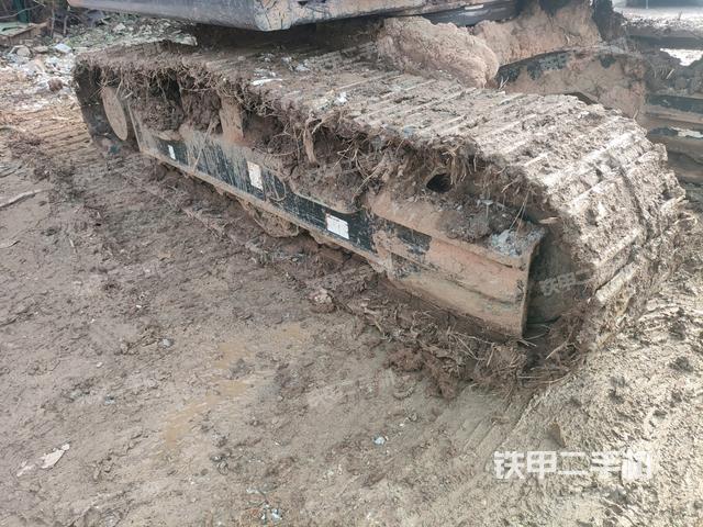 右側(cè)履帶整體(行走機(jī)構(gòu)) 右側(cè)履帶整體(行走機(jī)構(gòu))