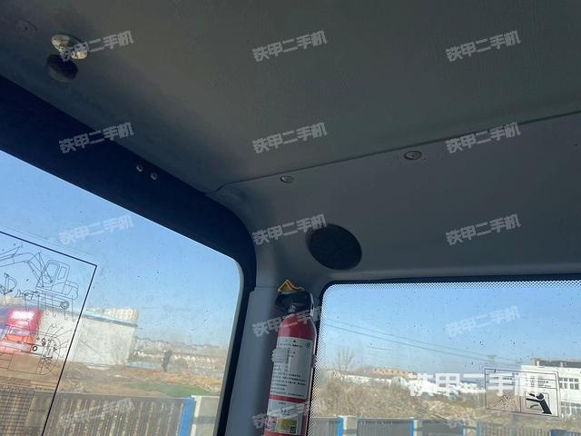 駕駛室頂部（整機外觀）