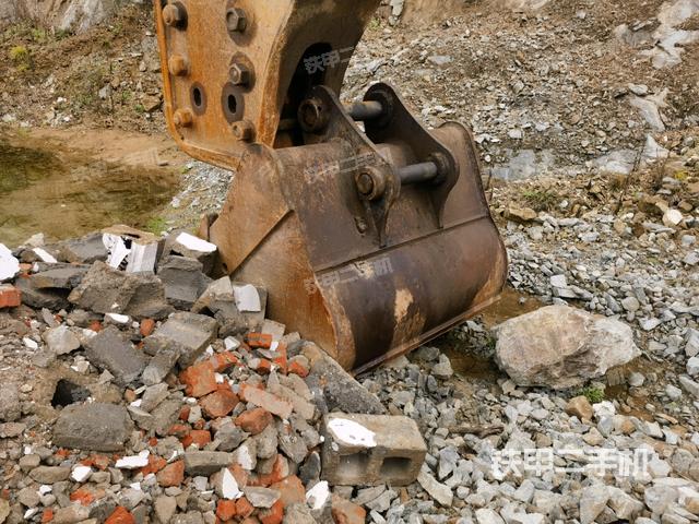 鏟斗右后整體（工作和回轉(zhuǎn)裝置）