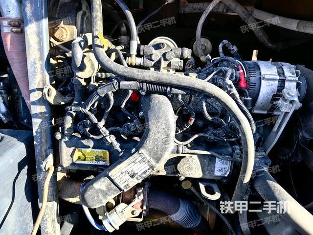 發(fā)動(dòng)機(jī)室（上車(chē)部件）