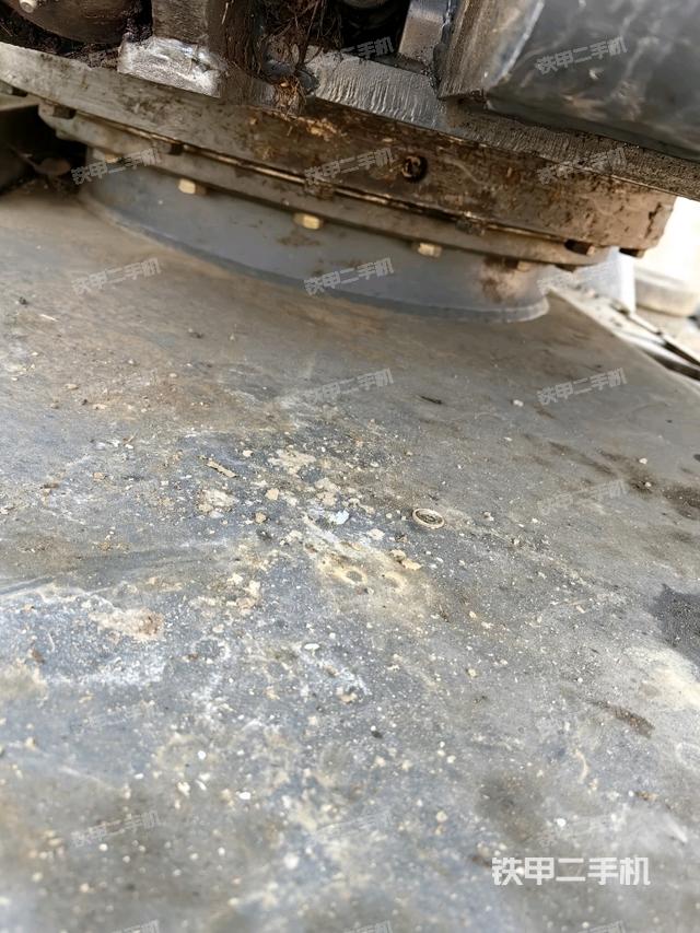 轉(zhuǎn)盤和下車架正前（工作和回轉(zhuǎn)裝置）