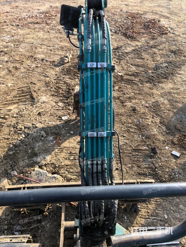 大臂背部俯視（工作和回轉(zhuǎn)裝置）