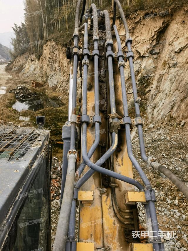 大臂背部俯視（工作和回轉(zhuǎn)裝置）