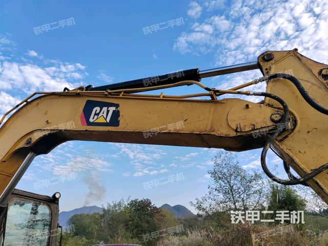 小臂整體左后(工作和回轉(zhuǎn)裝置) 小臂整體左后(工作和回轉(zhuǎn)裝置)