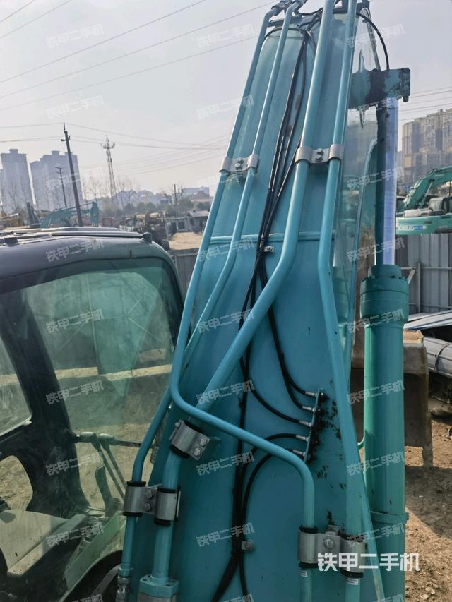 大臂背部俯視(工作和回轉(zhuǎn)裝置) 大臂背部俯視(工作和回轉(zhuǎn)裝置)