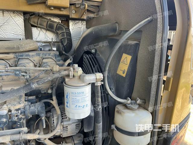 回轉(zhuǎn)馬達和主控閥（整機外觀）