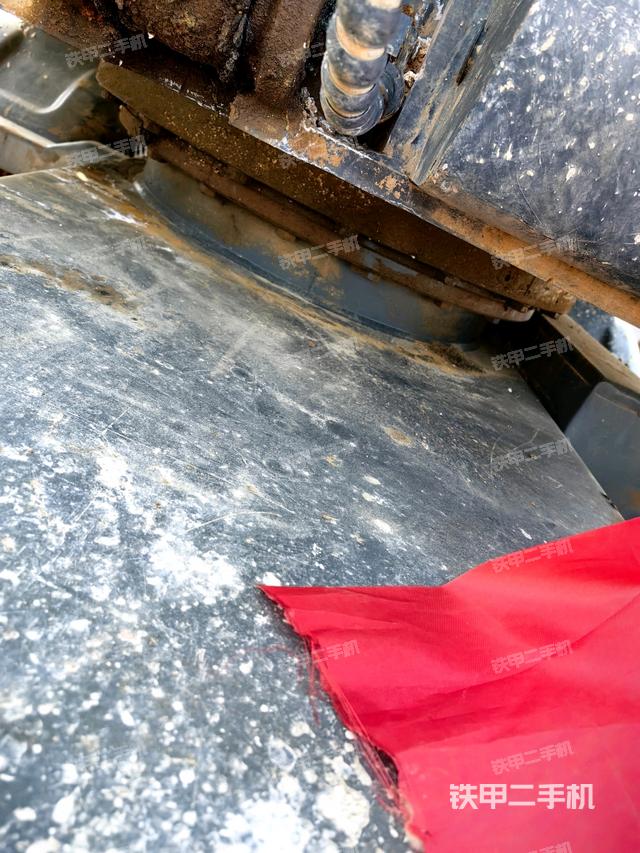 轉(zhuǎn)盤和下車架正前(工作和回轉(zhuǎn)裝置) 轉(zhuǎn)盤和下車架正前(工作和回轉(zhuǎn)裝置)