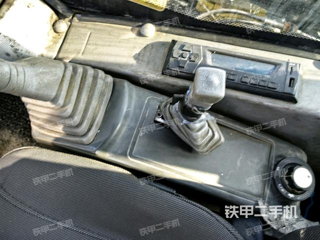 座椅右側(cè)控制臺/鑰匙門/油門/含右手柄(駕駛室部分) 座椅右側(cè)控制臺/鑰匙門/油門/含右手柄(駕駛室部分)