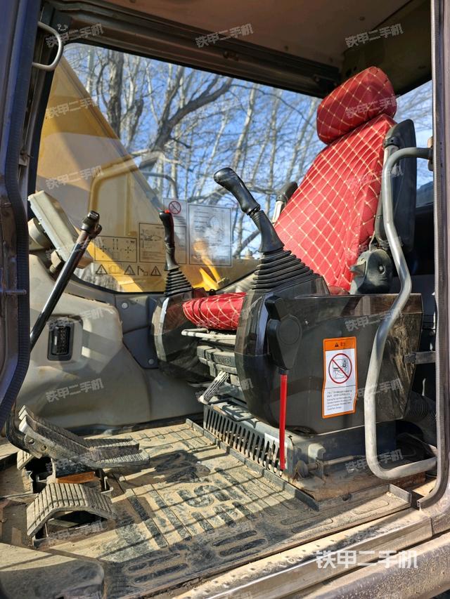 駕駛室整體（整機外觀）