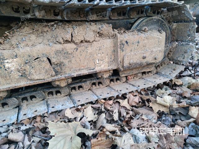 右驅(qū)動輪（行走機構(gòu)）