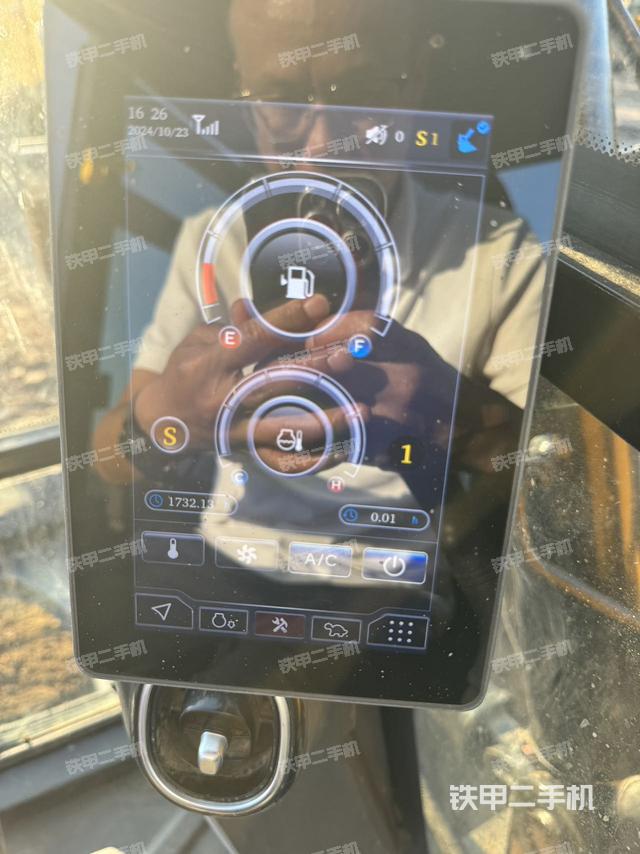 駕駛室頂部（整機(jī)外觀）