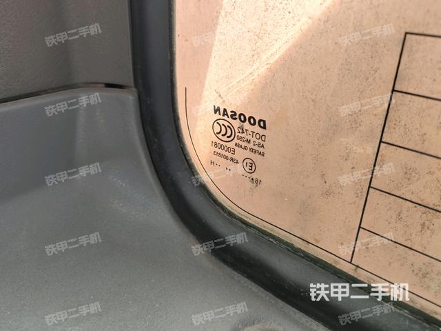 后窗玻璃角標(biāo)(駕駛室部分) 后窗玻璃角標(biāo)(駕駛室部分)