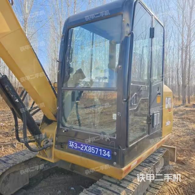 駕駛室頂部(整機(jī)外觀) 駕駛室頂部(整機(jī)外觀)