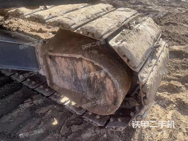 單側(cè)履帶整體(整機外觀) 單側(cè)履帶整體(整機外觀)