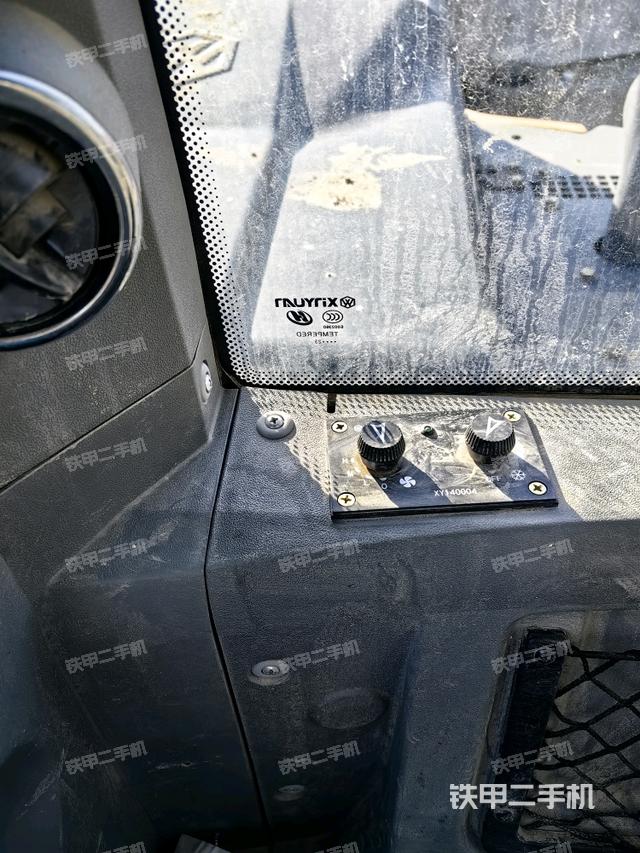 后窗玻璃角標（駕駛室部分）