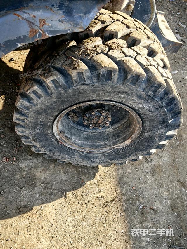 左驅(qū)動(dòng)輪（行走機(jī)構(gòu)）