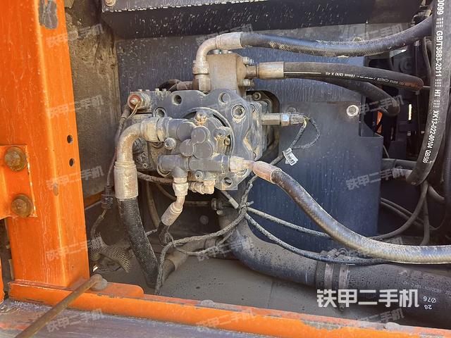 液壓泵艙室正面整體（整機(jī)外觀）