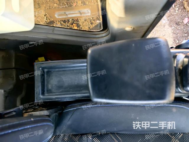 座椅右側(cè)控制臺(tái)/鑰匙門/油門/含右手柄(駕駛室部分) 座椅右側(cè)控制臺(tái)/鑰匙門/油門/含右手柄(駕駛室部分)