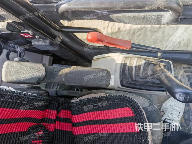 座椅左側(cè)控制臺/音響/含左手柄（駕駛室部分）