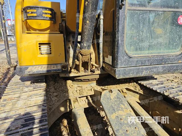 轉(zhuǎn)盤和下車架正前（工作和回轉(zhuǎn)裝置）