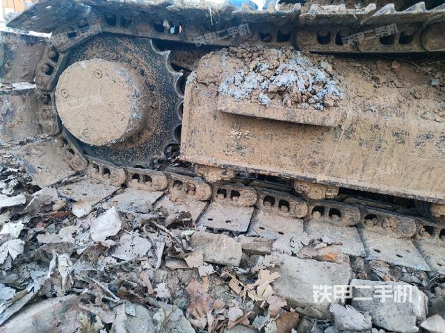 左驅(qū)動輪（行走機構(gòu)）