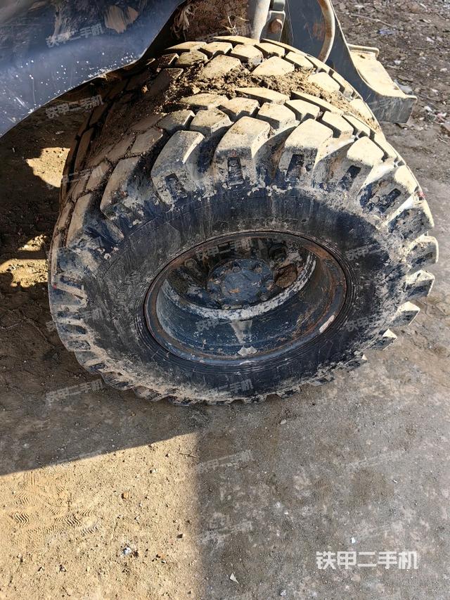 右驅(qū)動(dòng)輪（行走機(jī)構(gòu)）