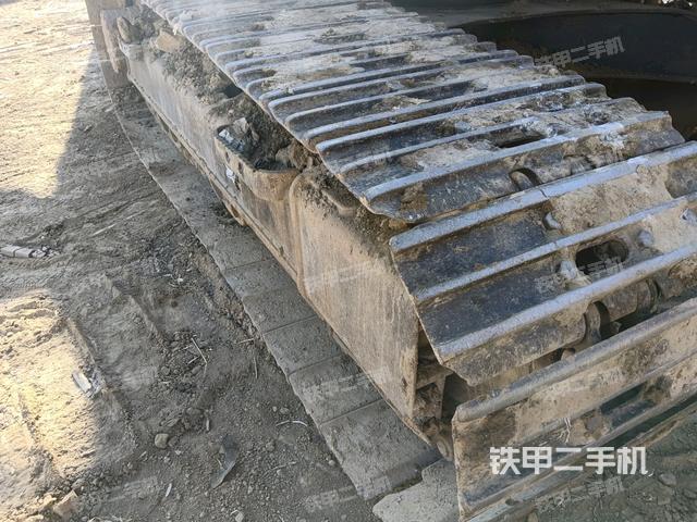 單側(cè)履帶整體(整機外觀) 單側(cè)履帶整體(整機外觀)