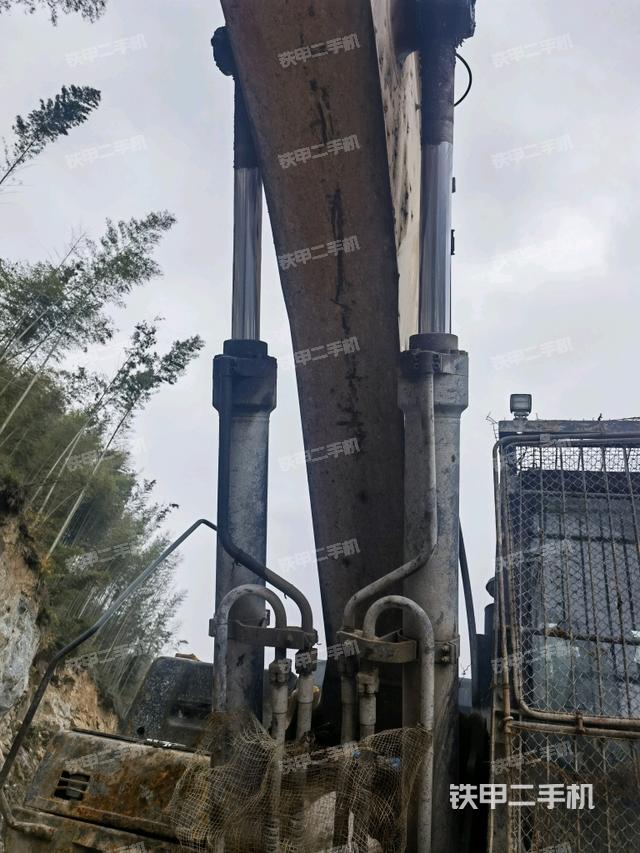 大臂油缸整體?豎拍（工作和回轉(zhuǎn)裝置）