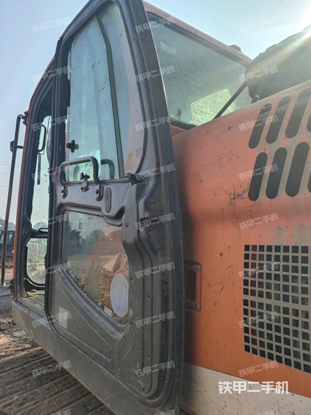 駕駛室左后45度(駕駛室部分) 駕駛室左后45度(駕駛室部分)