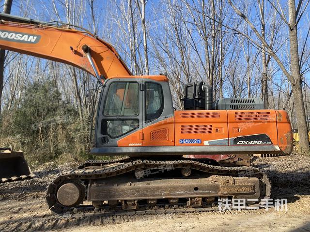 駕駛室整體(整機(jī)外觀) 駕駛室整體(整機(jī)外觀)