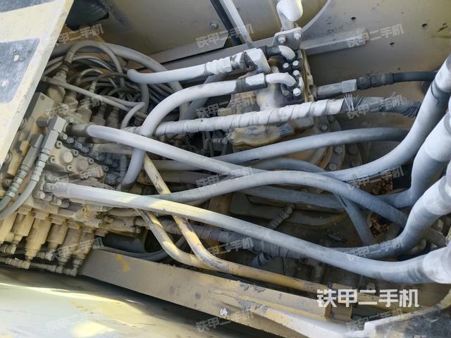 回轉(zhuǎn)馬達和主控閥（整機外觀）