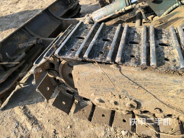 左驅(qū)動輪（行走機(jī)構(gòu)）