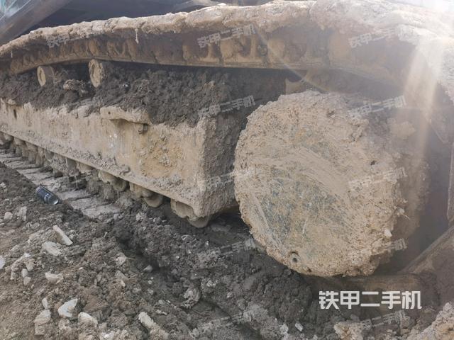 右側(cè)履帶整體(行走機(jī)構(gòu)) 右側(cè)履帶整體(行走機(jī)構(gòu))