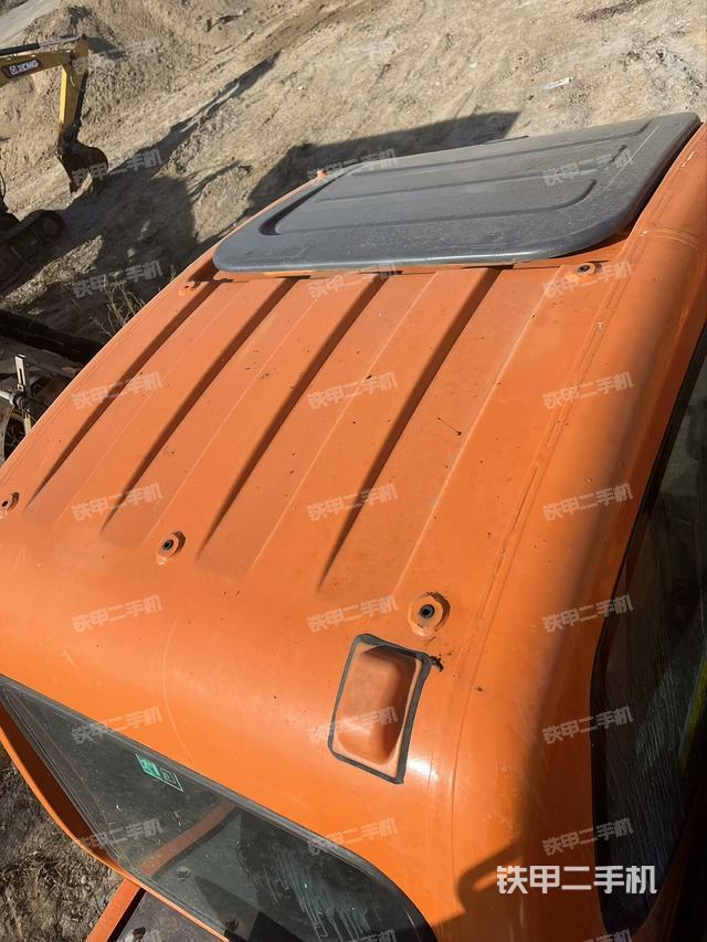 駕駛室頂部（整機(jī)外觀）