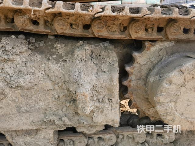 左驅(qū)動輪（行走機構(gòu)）